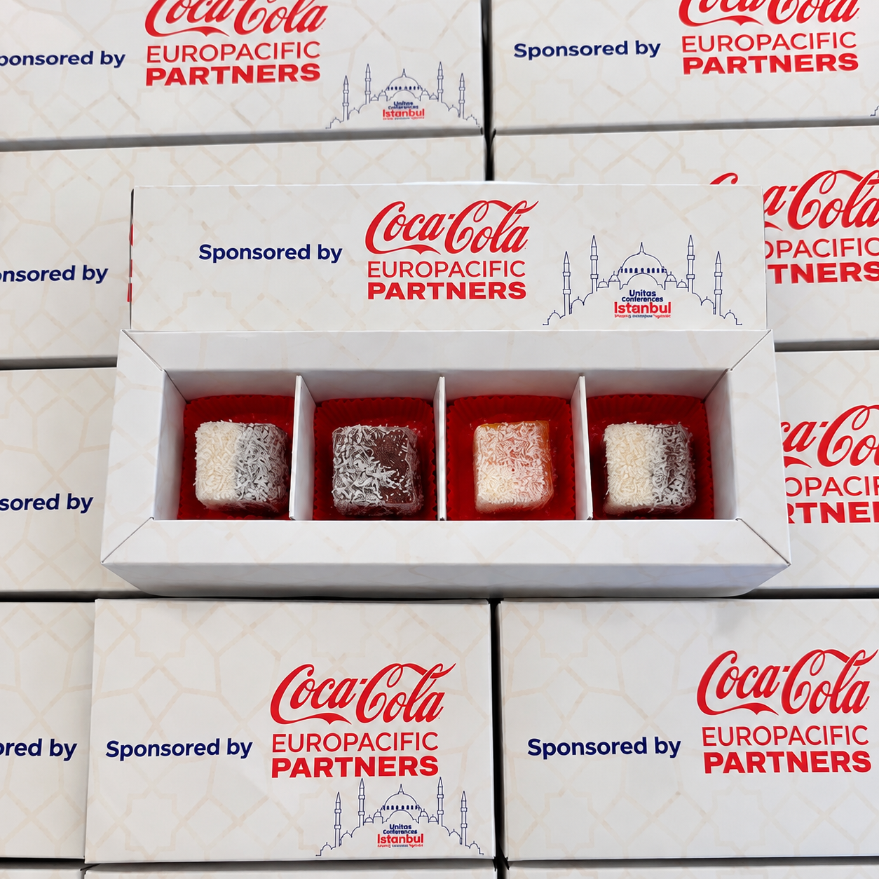 coca-colaya-ozel-logolu-lokum-kutusu-kurumsal-etkinlik-hediyesi